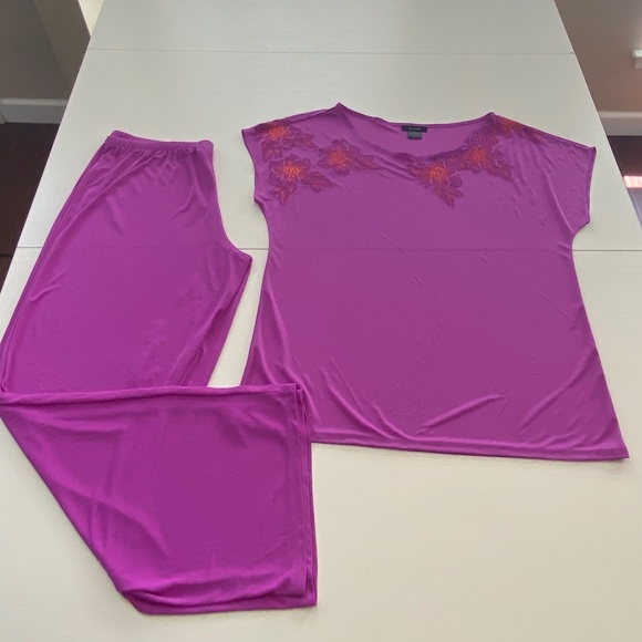 NATORI Short Sleeve 2 Piece Semi Sheer Floral Lace Detail Set Magenta Size M - Picture 5 of 15